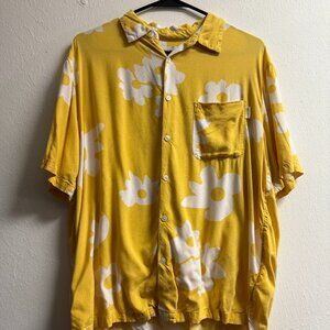 Men's Urban Outfitters Yellow & White Floral Short Sleeve Shirt, Size: M, GUC
